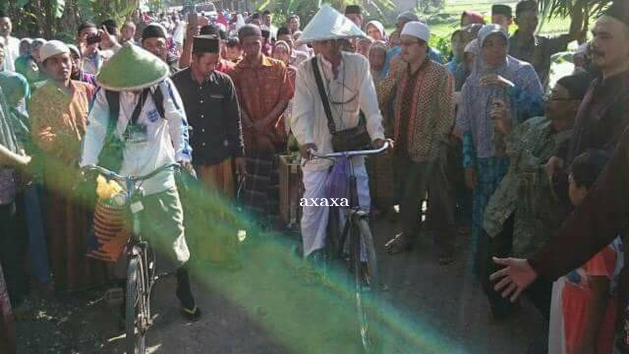 Heboh di Kebumen 2018: Haji Bersepeda Ontel hingga Keluarga Ular Piton