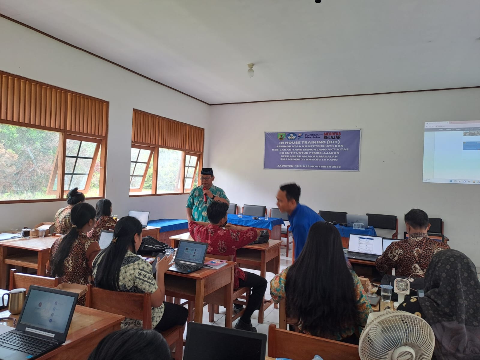 Materi IHT Pemanfaatan PMM, PBD dan Literasi Numerasi SMPN 2 Tamiang Layang