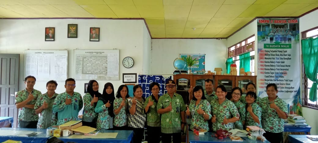 Serah Terima Pengawas Pembina SMPN 2 Benua Lima Kabupaten Barito Timur