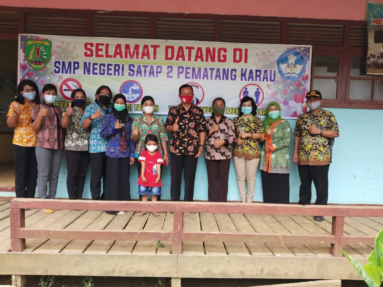 Foto bersama, setelah sosialisasi Akreditasi di SMPN Satap 1 Pematang Katau
