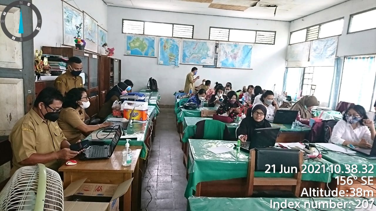 Narasumber Aktifasi Akun belajar.id di SMPN 1 Benua Lima